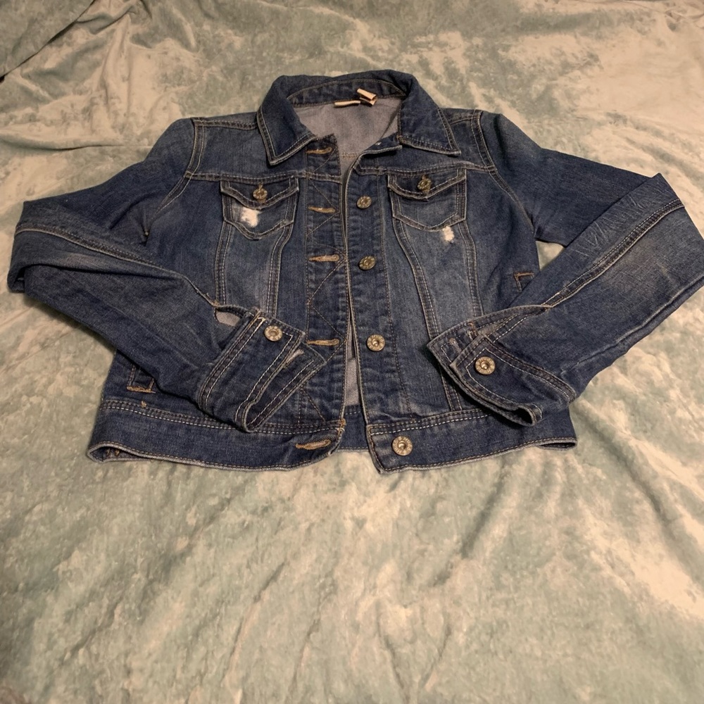 Mudd Denium jacket - size small- very trendy- versatile